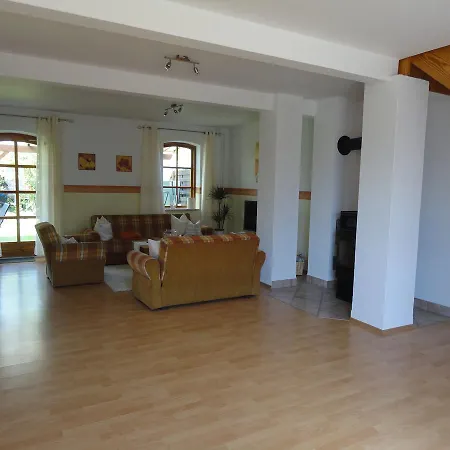 Elegant Farm In With Garden Apartment *
